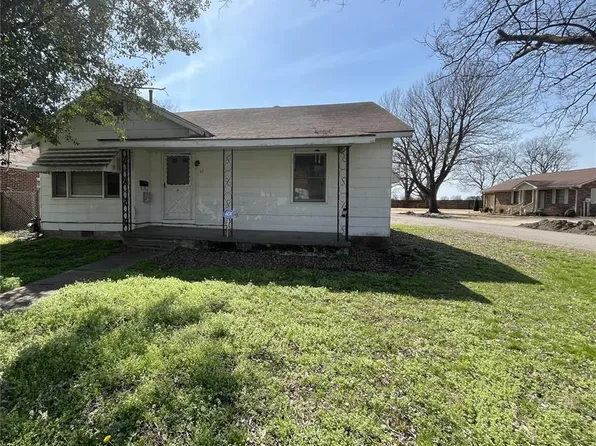 317 E Main St, Steele, MO 63877