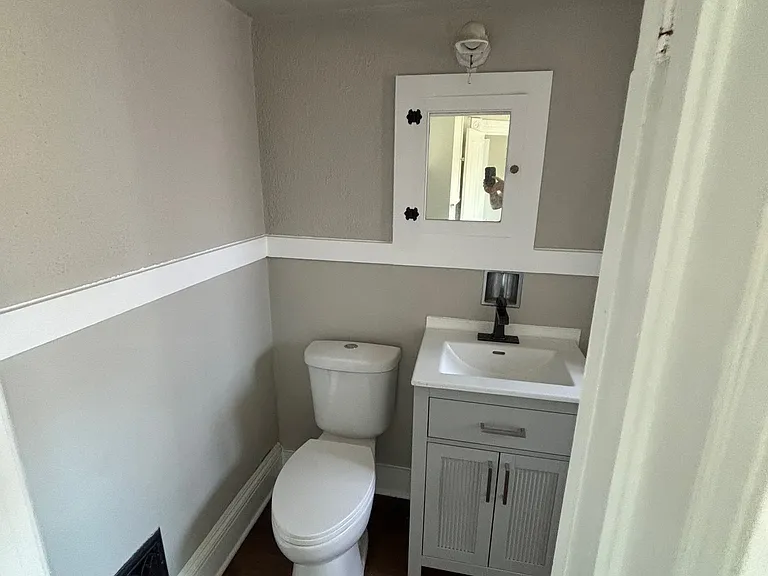 194 E 5th St #B — Photo 5