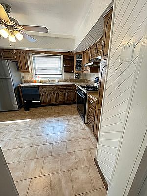 4th image of 37 Dewey Ave Floor 2