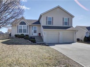 8723 Paris Ave, Kansas City, MO 64153