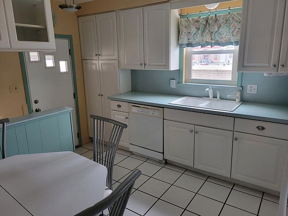 5th image of 21405 Centennial St