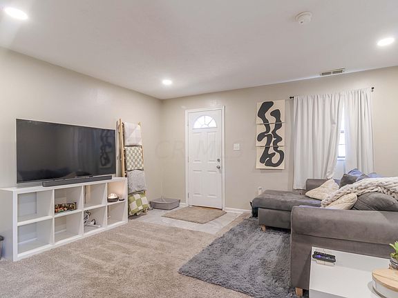 4th image of 2833 Fairwood Ave