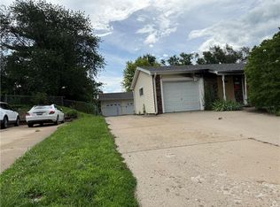 5705 S 16th St, Saint Joseph, MO 64504