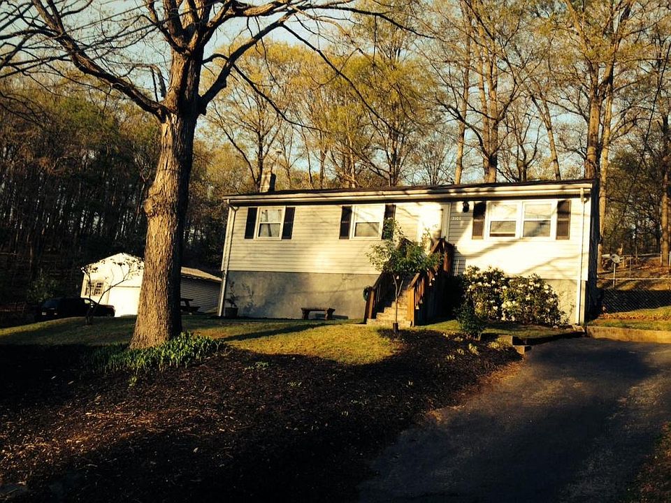2nd image of 2108 Woodland Rd SE