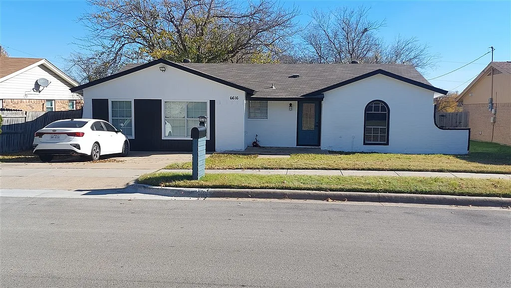 4 bed, 1628 sqft, $2,100 — Photo 1