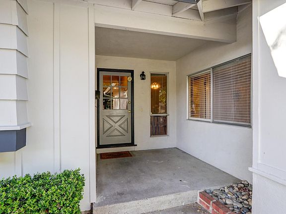 2nd image of 856 Ironwood Dr