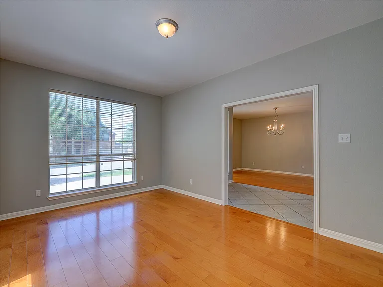 1554 Homewood Cir — Photo 10