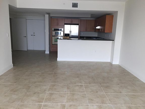 4th image of 2700 N Federal Hwy APT 506