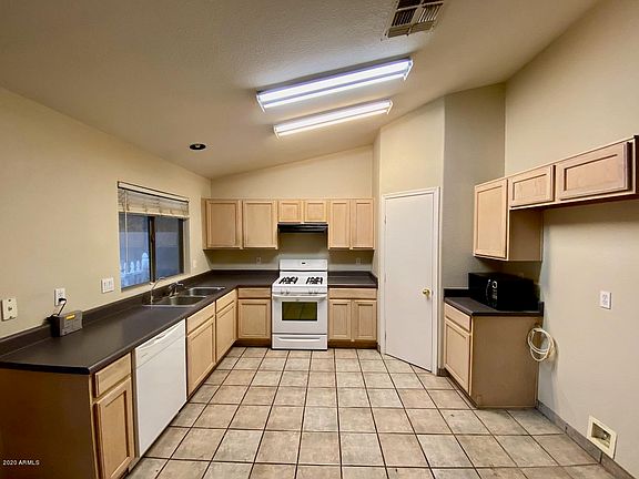 5th image of 3259 E Wildhorse Dr