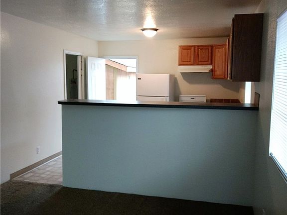 3rd image of 912 Pacific Ave S