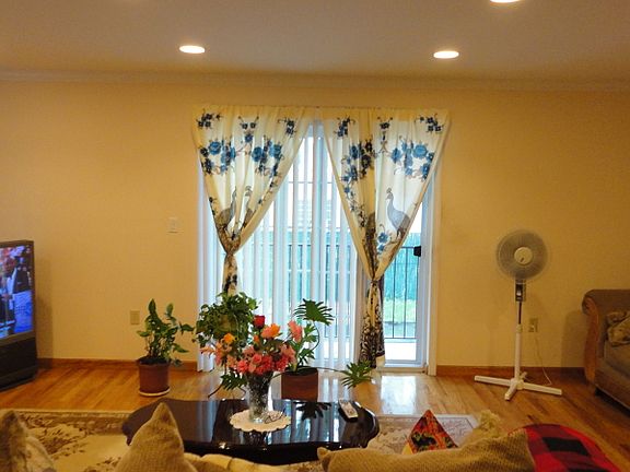 2nd image of 82 Long St