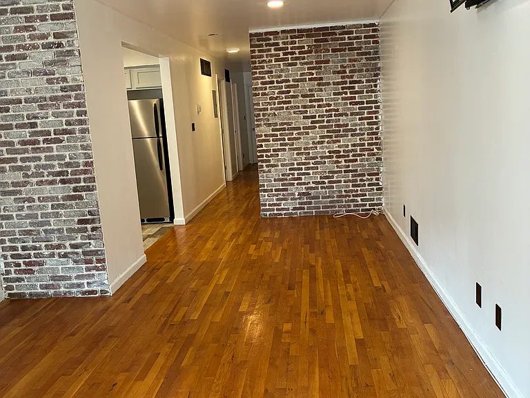 409 Halsey St #1 — Photo 10