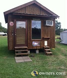 Cabin sleeps 4 fully contained