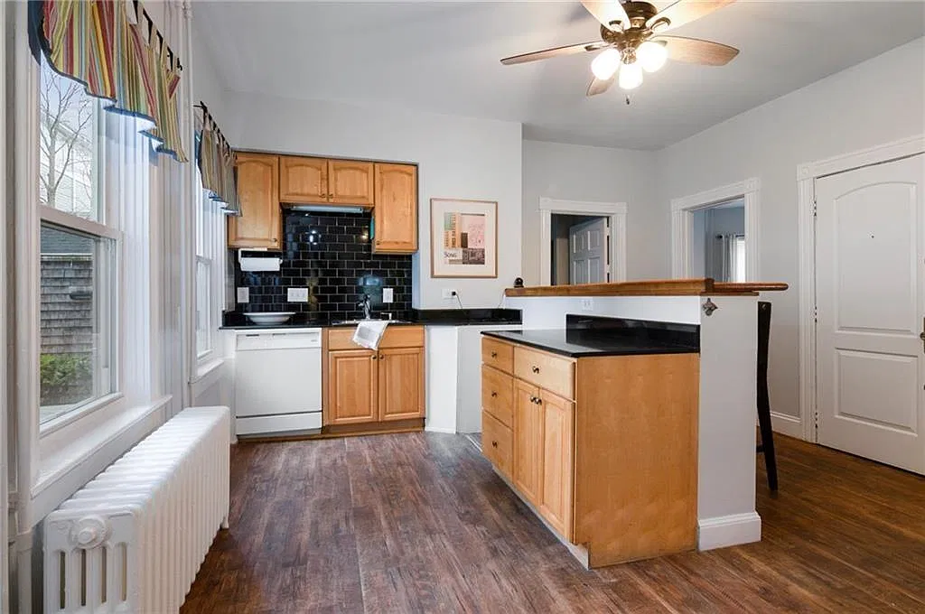 35 Brewer St — Photo 4