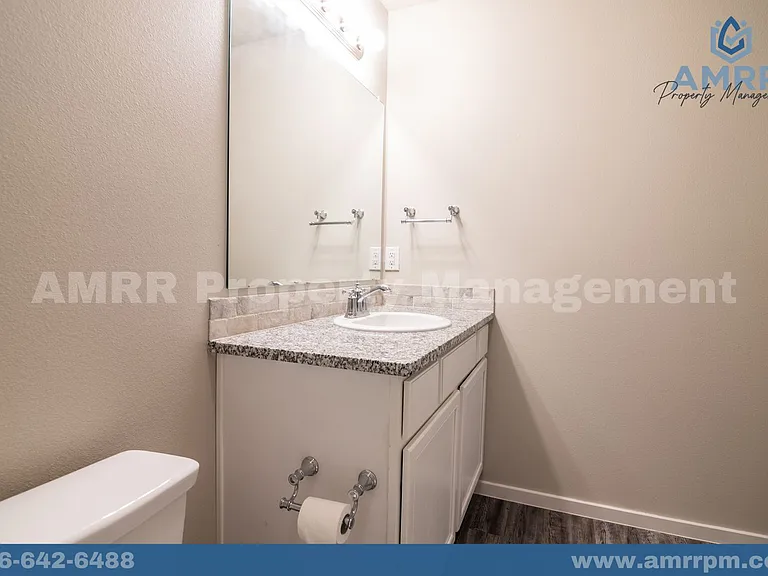 2125 N Texas Ave — Photo 14