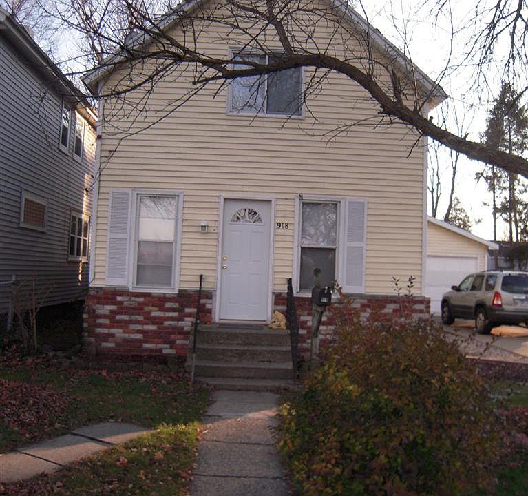 2nd image of 918 Fountain St NE