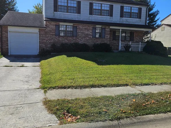 28 White Dr, Newark, DE 19702