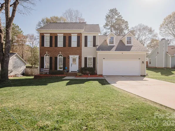 8718 Canter Post Dr, Charlotte, NC 28216