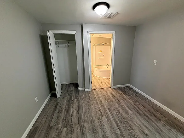 531 E Chestnut St #2 — Photo 15