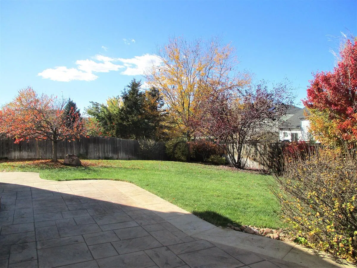 4 bed, 2375 sqft, $3,200 — Photo 2