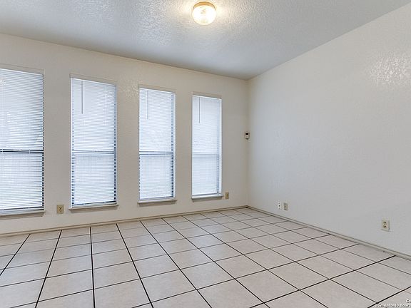 5th image of 137 PLAZA DR