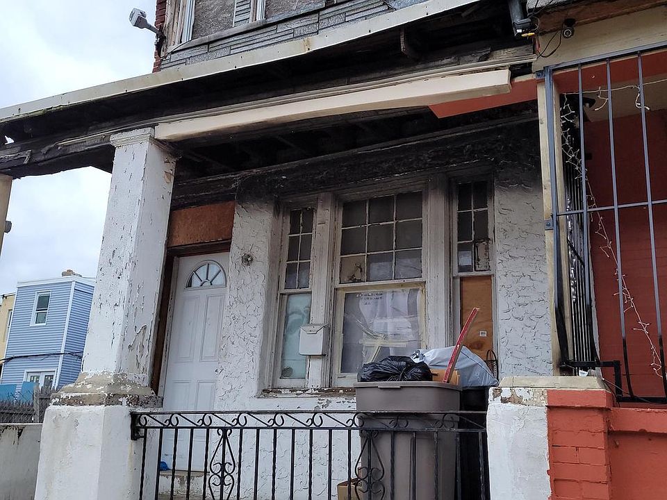 1st image of 221 E Lippincott St