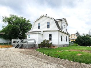 208 3rd Ave SW, Bowman, ND 58623