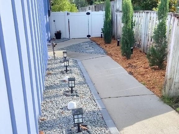 4th image of 2069 Village Ln