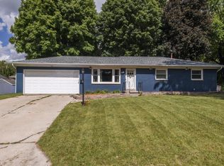 910 Mayer LANE, Mayville, WI 53050