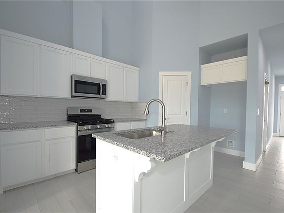 5th image of 1860 Garnet Ave
