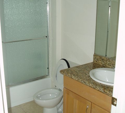 5th image of 1007 W Redwood St
