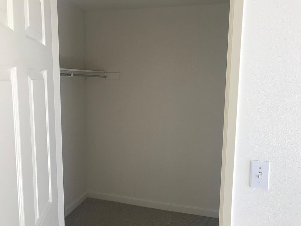 1st image of 4328 Mammoth Ave #204