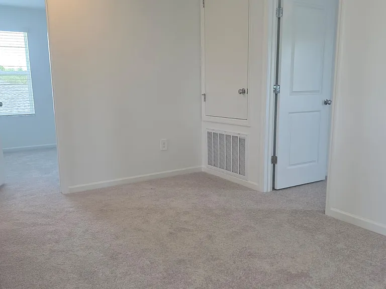 3170 NE 36th Ave — Photo 7