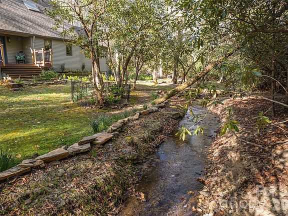 2nd image of 70 Aberdeen Ln