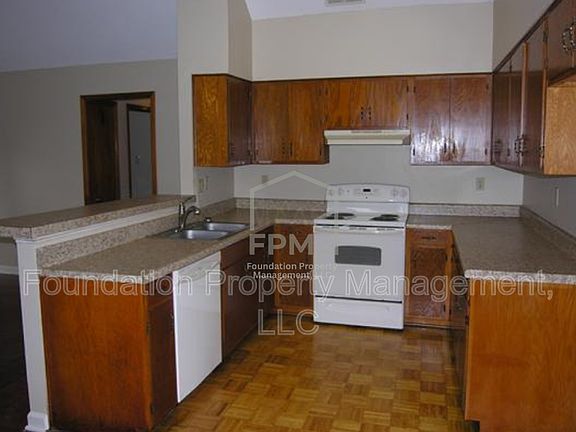 3rd image of 3774 University St
