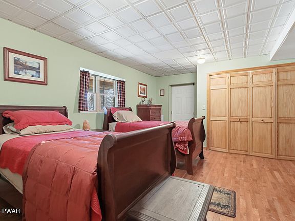 34th image of 992 Winterdale Rd