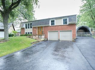 4 Devon Ct, Bolingbrook, IL 60440