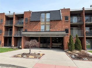 4179 Columbia Rd, North Olmsted, OH 44070