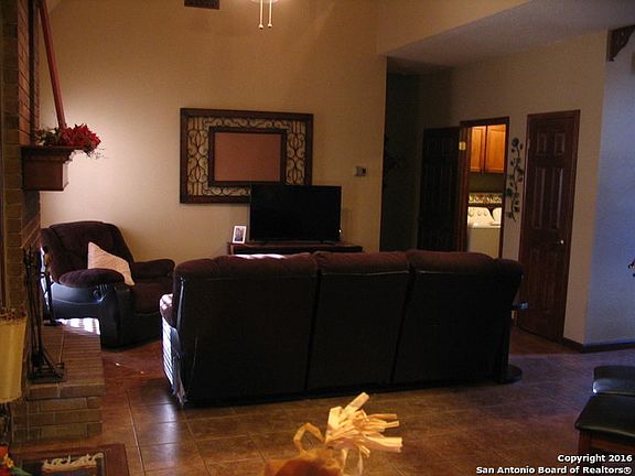 3rd image of 127 Cibolo Basin Dr