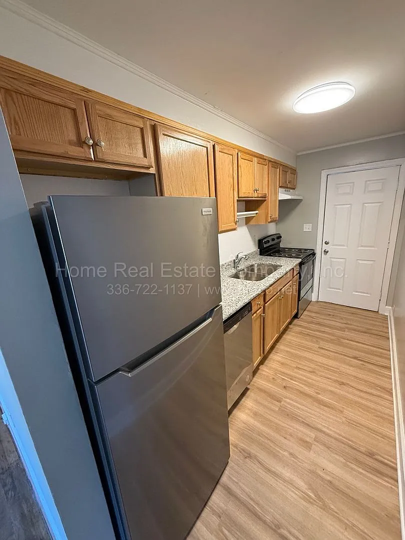 422 Gregory Street — Photo 2