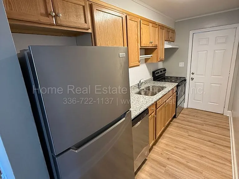 422 Gregory St — Photo 2