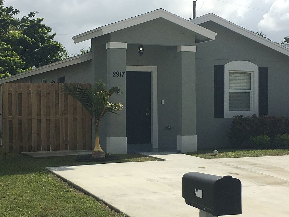 1st image of 2934 Hiawatha Ave