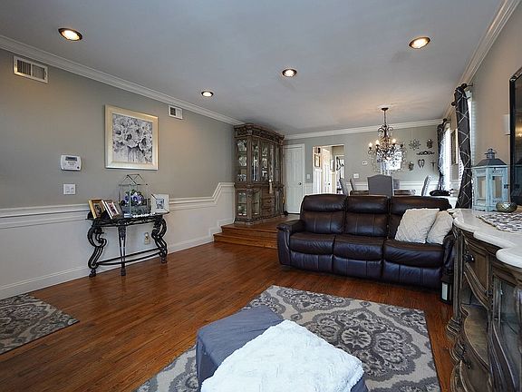 5th image of 12 Orchard Ave