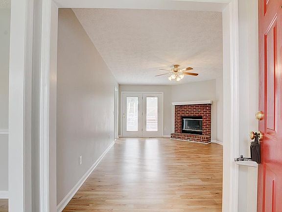 2nd image of 801 Highland Dr