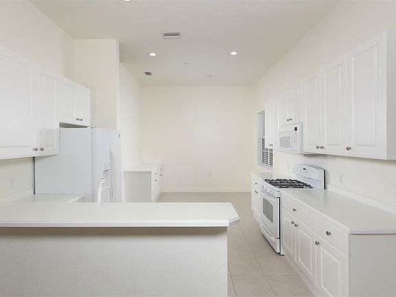 3rd image of 9283 Museo Cir Unit 201