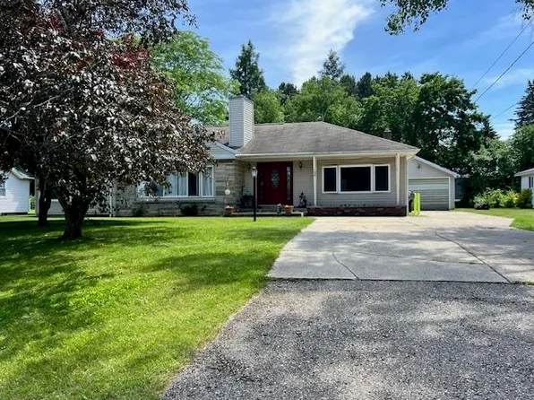 108 E Park St, Harrison, MI 48625
