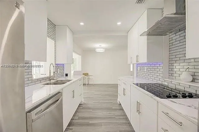 638 SW 5th Ave — Photo 3