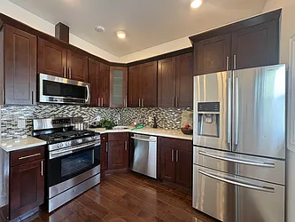 232 Bowers Street, #1