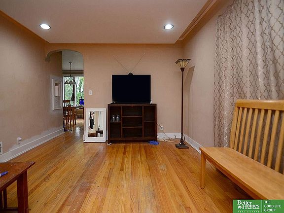 3rd image of 6036 Pinkney St