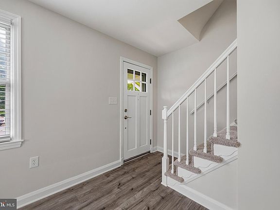 5th image of 405 Sycamore Rd